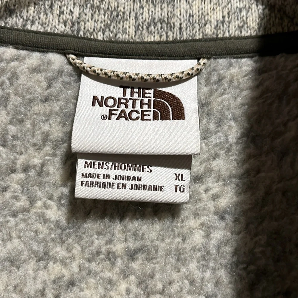 The North Face Men’s Gordon Lions Full Zipped Sweater Size XL.